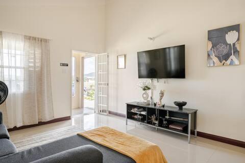 Bellarose At Colbeck ,Gated With Pool, Stylishly Modern Villa Old Harbour ภายนอก รูปภาพ