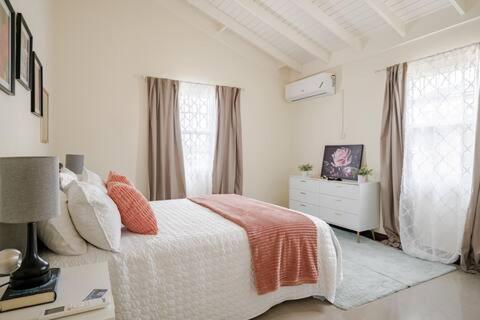 Bellarose At Colbeck ,Gated With Pool, Stylishly Modern Villa Old Harbour ภายนอก รูปภาพ